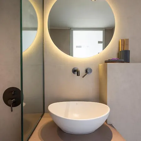Cavo Iii Luxury Boutique *